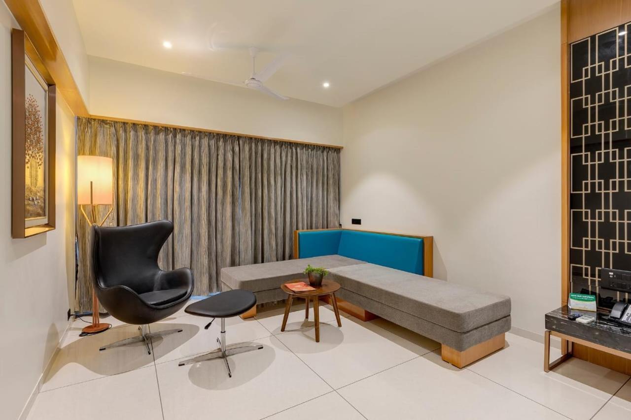 Sunotel Saputara Esterno foto